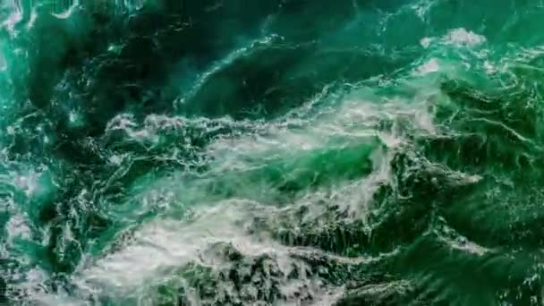 Gelombang Air Sungai Dan Laut Bertemu Satu Sama Lain Selama — Stok Video