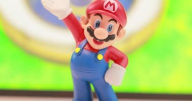 MOSCOW, RUSSIA - 22 Ağustos 2020: Super Mario Bros figür karakteristiği. uper Mario, Nintendo tarafından oluşturulan bir Japon platform video oyunu serisidir..