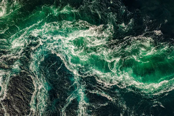 涨潮和退潮时 河水与大海的波涛相遇 挪威诺德兰Saltstraumen大漩涡的漩涡 — 图库照片