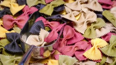 Renkli Farfalle Pasta Papyon makarna arkaplanı.