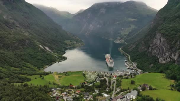 Fiord Geiranger Norwegia Jest Kilometrowa Gałąź Sunnylvsfjorden Która Jest Odgałęzieniem — Wideo stockowe