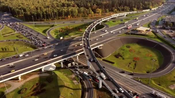 Vista Aérea Una Intersección Caminos Tráfico Autopista Moscú — Vídeo de stock