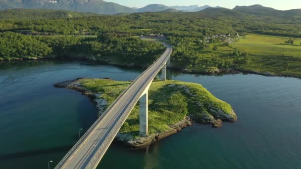 노르웨이 랜드에 살트스 스트롬의 물웅덩이 다리를 놓는다 아름다운 노르웨이 — 비디오