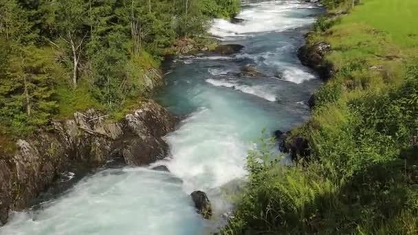 Молочно Голубая Ледниковая Вода Ледника Кьендальсбрин Природный Ландшафт Норвегии Ловатнет — стоковое видео