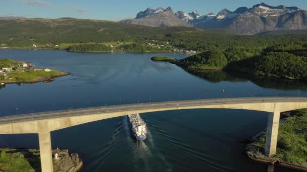 Ponte Sobre Hidromassagem Turbilhão Saltstraumen Nordland Noruega Bela Natureza Noruega — Vídeo de Stock