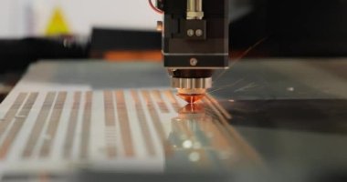 CNC lazer kesimi, modern endüstriyel teknoloji Endüstriyel Detaylar Yapıyor. Lazer optik ve CNC (bilgisayar sayısal denetimi) malzemeyi veya lazer ışınını yönlendirmek için kullanılır..