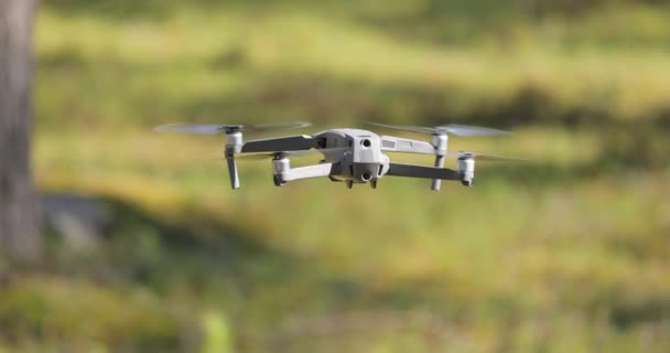 Drone Copter Flyger Med Digitalkamera Skogen — Stockvideo