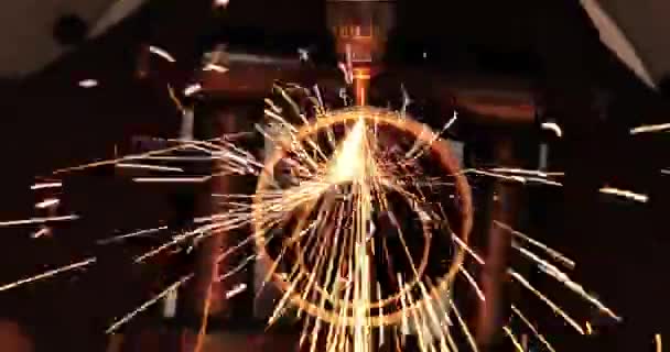 Cnc Laser Skärning Metall Modern Industriteknik Making Industrial Detaljer Laseroptiken — Stockvideo