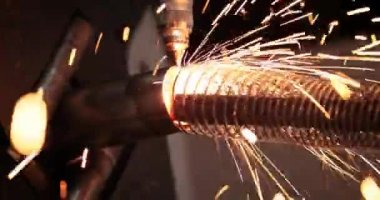CNC lazer kesimi, modern endüstriyel teknoloji Endüstriyel Detaylar Yapıyor. Lazer optik ve CNC (bilgisayar sayısal denetimi) malzemeyi veya lazer ışınını yönlendirmek için kullanılır..