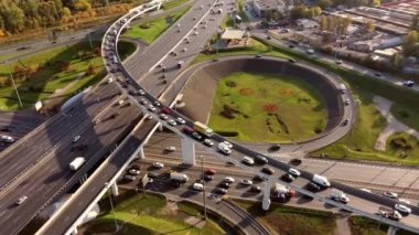 Moskova 'da bir otoyol kavşağının hava görüntüsü.