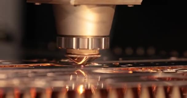 Cnc Fém Lézeres Vágása Modern Ipari Technológia Készítése Ipari Részletek — Stock videók