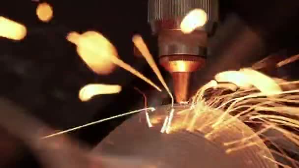 Cnc Laserschneiden Von Metall Moderne Industrietechnologie Herstellung Industrieller Details Die — Stockvideo