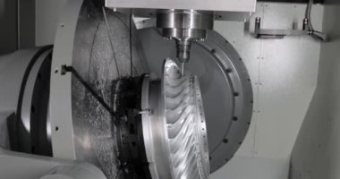 Metal işleten CNC değirmen makinesi. Metal modern işleme teknolojisinin kesilmesi Endüstriyel Detayları Yapıyor.