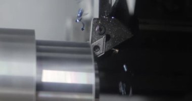 Metal işleten CNC değirmen makinesi. Metal modern işleme teknolojisinin kesilmesi Endüstriyel Detayları Yapıyor.