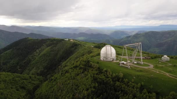 Özel Astrofizik Gözlemevi Büyük Bir Teleskopla Yer Tabanlı Evren Gözlemleri — Stok video