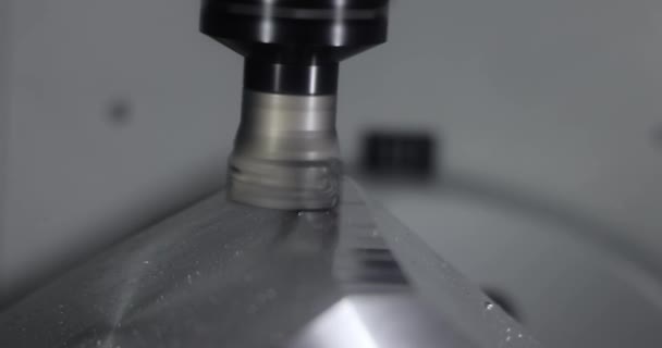 Metaalwerkende Cnc Malenmachine Snijden Van Metaal Moderne Verwerkingstechnologie Making Industrial — Stockvideo