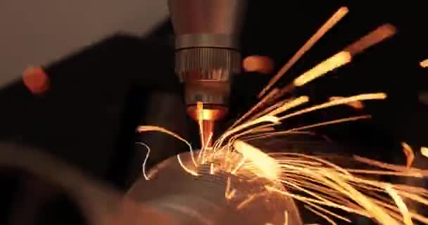 Cnc Laser Skärning Metall Modern Industriteknik Making Industrial Detaljer Laseroptiken — Stockvideo