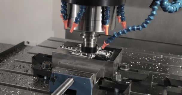 Metaalwerkende Cnc Malenmachine Snijden Van Metaal Moderne Verwerkingstechnologie Making Industrial — Stockvideo