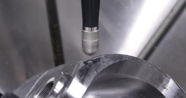 Metaalwerkende Cnc Malenmachine Snijden Van Metaal Moderne Verwerkingstechnologie Making Industrial — Stockvideo