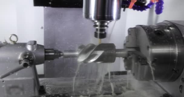 Cnc Fräsmaschine Für Metallbearbeitung Schneiden Von Metall Moderne Verarbeitungstechnologie Herstellung — Stockvideo