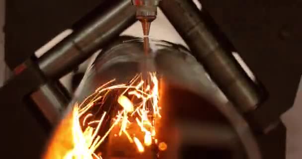 Cnc Laserschneiden Von Metall Moderne Industrietechnologie Herstellung Industrieller Details Die — Stockvideo