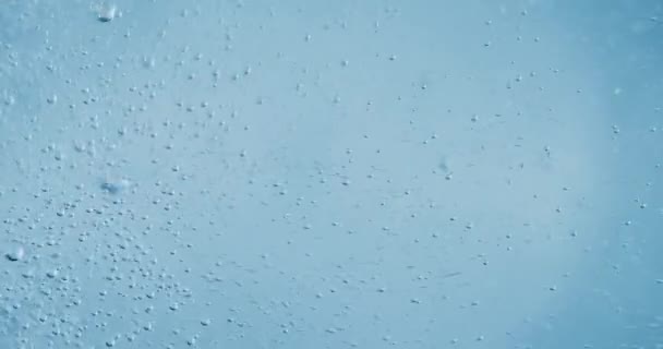 Sauerstoffblasen Wasser Auf Blauem Abstrakten Hintergrund — Stockvideo