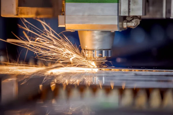 Cnc Laserschneiden Von Metall Moderne Industrietechnologie Herstellung Industrieller Details Die Stockbild