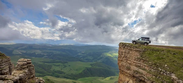 Fora Estrada Carro Turístico Nas Terras Altas Expedição Viagens Férias Fotografias De Stock Royalty-Free