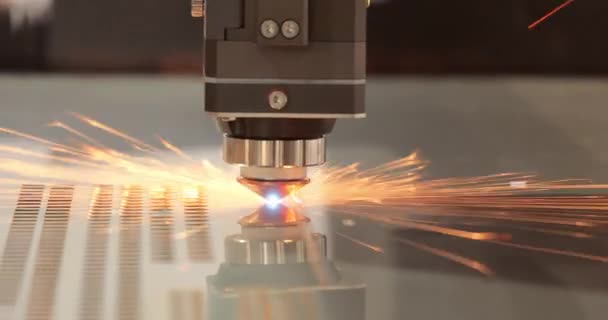 Cnc Fém Lézeres Vágása Modern Ipari Technológia Készítése Ipari Részletek — Stock videók