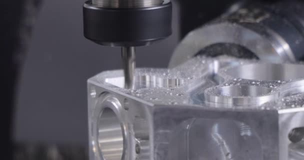 Metaalwerkende Cnc Malenmachine Snijden Van Metaal Moderne Verwerkingstechnologie Making Industrial — Stockvideo