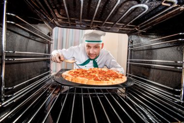 Şef Pizza fırın pişirme.