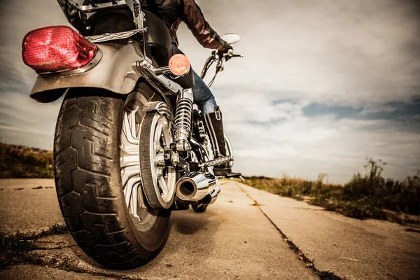 Biker girl riding on a motorcycle — Stock Photo, Image