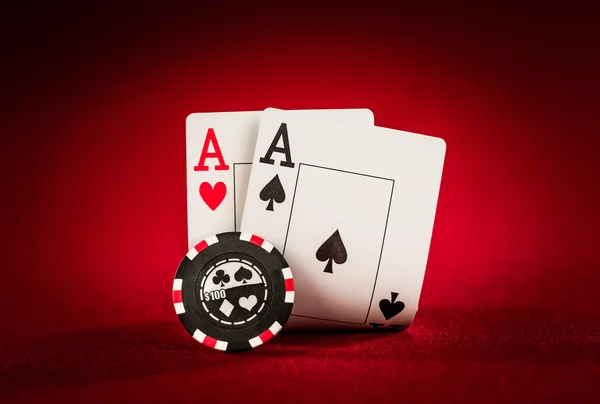 Chips and two aces — Stock Photo, Image