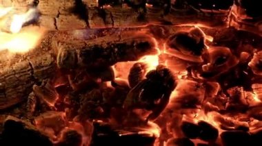 kömürlerin yanma kırmızı