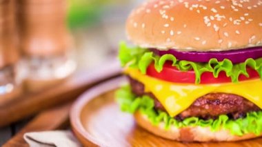 İştah açıcı hamburger çizburger