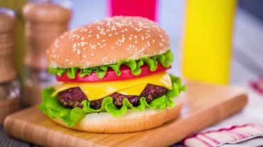 Lezzetli hamburger çizburger