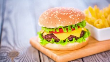 Lezzetli hamburger çizburger