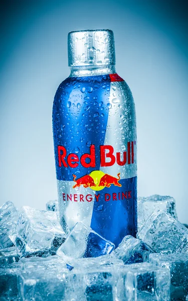 Red bull enerji içeceği şişe. — Stok fotoğraf