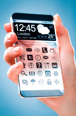 insan elinde şeffaf ekranlı akıllı telefon.