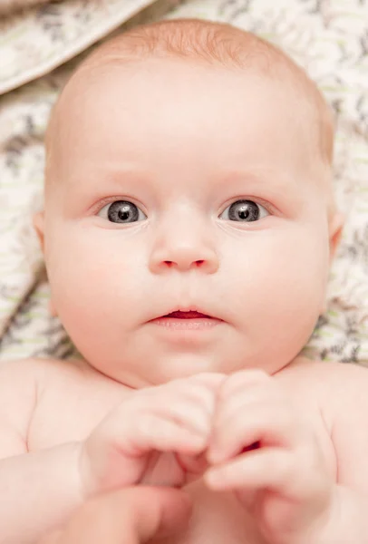 Dois meses de idade bebê menina menina — Fotografia de Stock