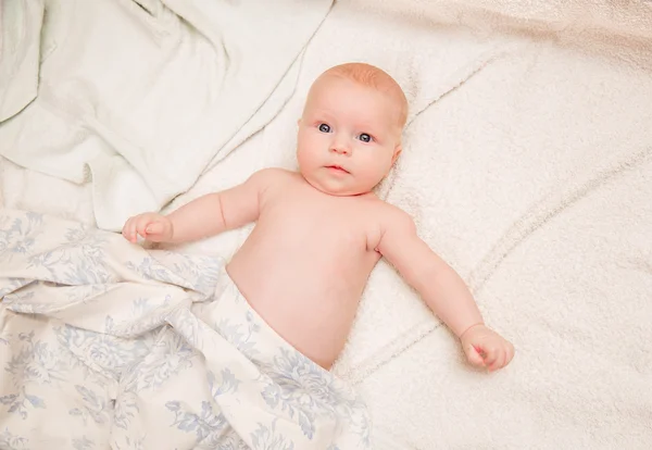 Twee - maanden oude babymeisje van de baby meisje — Stockfoto