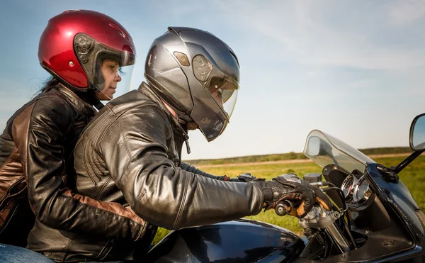 Bikers op de weg — Stockfoto