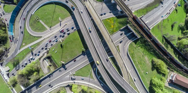 Bir otoyol kavşağının hava görüntüsü — Stok fotoğraf