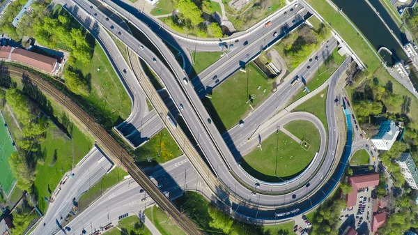 高速道路の交差点の空中写真 — ストック写真