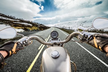 Motorcu birinci şahıs bakış, Dağ yılan gibi.