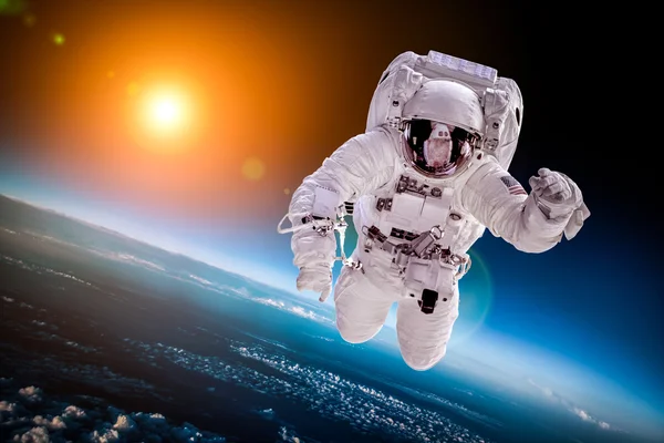 Astronauta en el espacio exterior —  Fotos de Stock