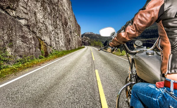 Fata motociclist Primă persoană vedere — Fotografie, imagine de stoc