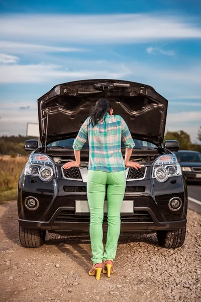 Skada på fordonet problem på vägen. — Stockfoto