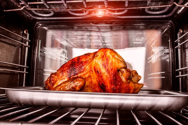 Pollo asado en el horno. —  Fotos de Stock