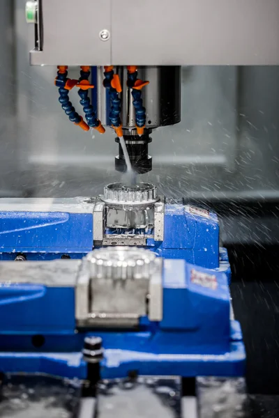 Máquina de trituração CNC para metalurgia . — Fotografia de Stock